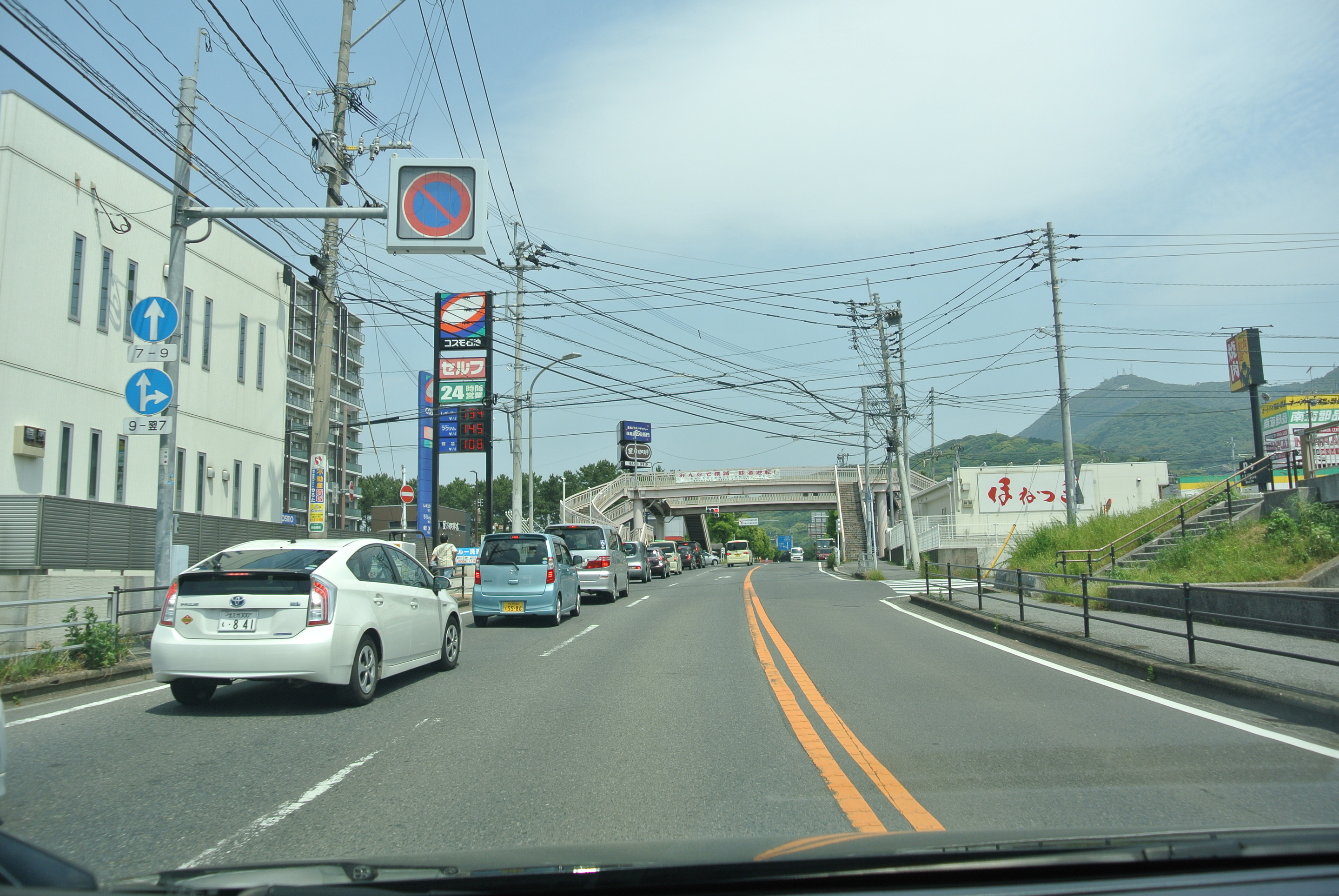 コスモ石油が左にある大きな交差点
