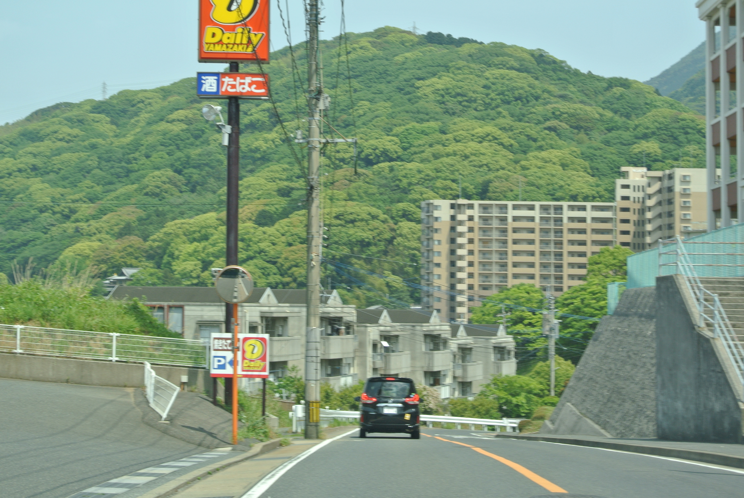 デイリーヤマザキを左